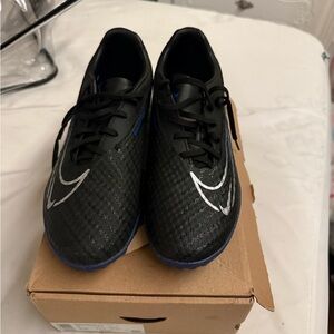 Nike Black and Silver Woman’s Athletic Shoes